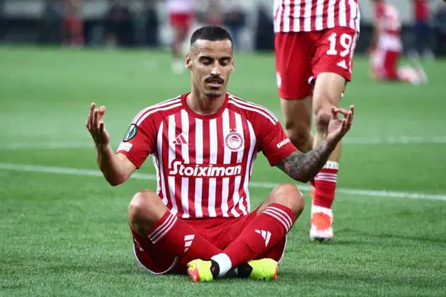 包含赛后突围战来临；本菲卡围绕中超再遭质疑；球迷炸锅；细节决定成败的词条